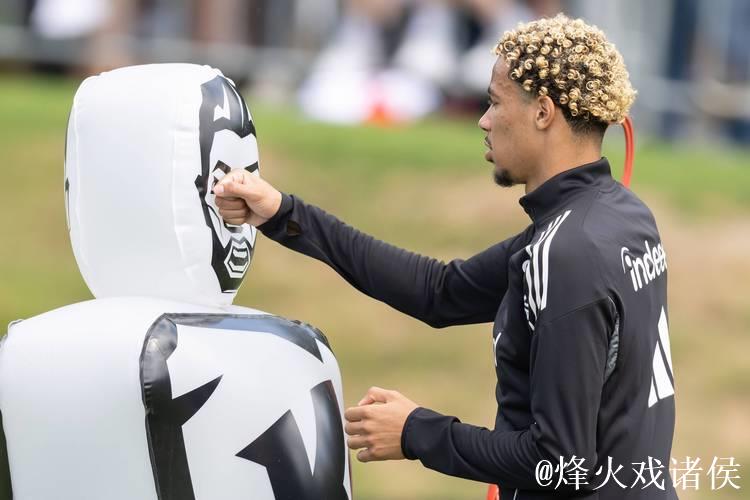 纽卡斯尔继续追求埃基蒂克,今日将展开新一轮谈判 纽卡斯尔继续追求埃基蒂克,今日将展开新一轮谈判